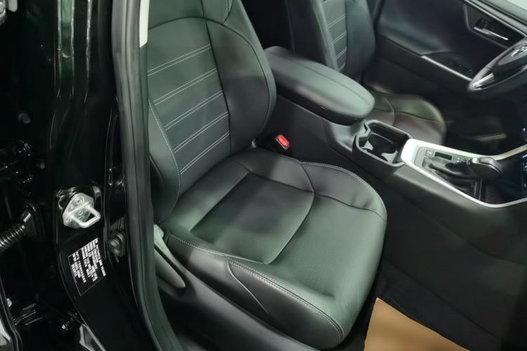 Used Toyota Wildlander 2021 Dual-Engine 2.5L E-CVT Two-Wheel Drive Luxury Edition Right Front Seat