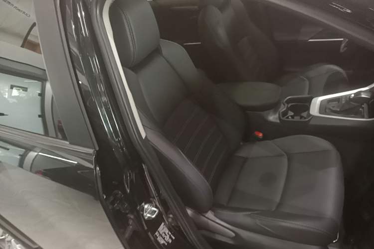 Used Toyota Wildlander 2021 2.0L CVT 4x4 Luxury Edition Right Front Seat