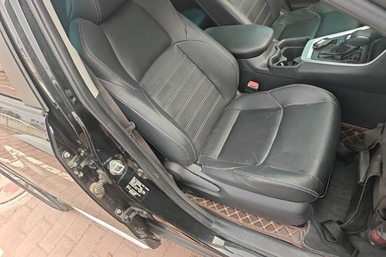 Used Toyota Wildlander 2021 2.0L CVT 4x4 Luxury Edition Right Front Seat