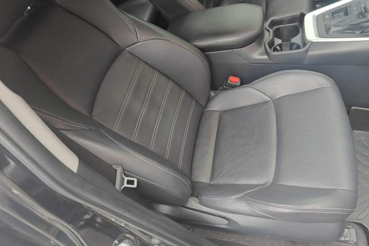 Used Toyota Wildlander 2021 Dual-Engine 2.5L E-CVT Two-Wheel Drive Luxury Edition Right Front Seat