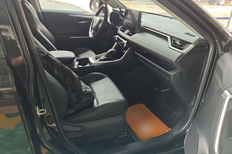 Used Toyota Wildlander 2021 2.0L CVT Two-Wheel Drive Luxury Edition Right Front Seat