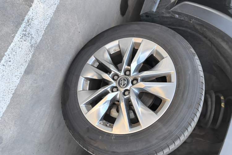 Used Toyota Wildlander 2021 Dual-Engine 2.5L E-CVT Two-Wheel Drive Luxury Edition Right Front Wheel Hub