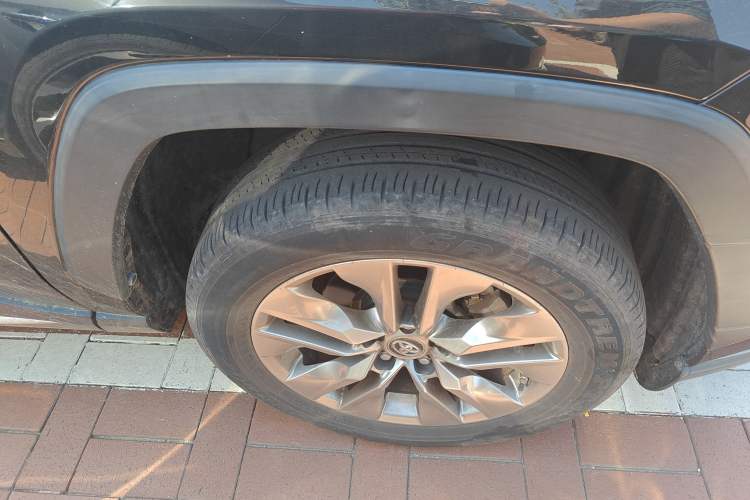 Used Toyota Wildlander 2021 2.0L CVT 4x4 Luxury Edition Right Front Wheel Hub