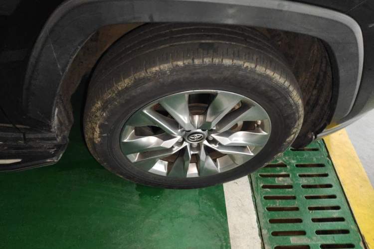 Used Toyota Wildlander 2021 2.0L CVT Two-Wheel Drive Luxury Edition Right Front Wheel Hub