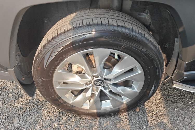Used Toyota Wildlander 2021 2.0L CVT 4x4 Luxury Edition Right Rear Wheel Hub
