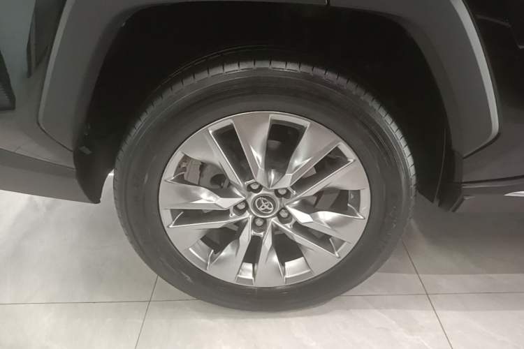 Used Toyota Wildlander 2021 2.0L CVT 4x4 Luxury Edition Right Rear Wheel Hub