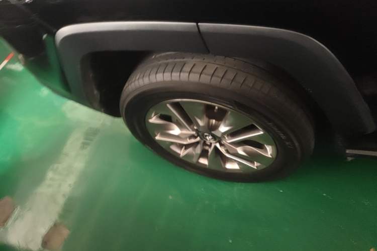 Used Toyota Wildlander 2021 Dual-Engine 2.5L E-CVT Two-Wheel Drive Luxury Edition Right Rear Wheel Hub