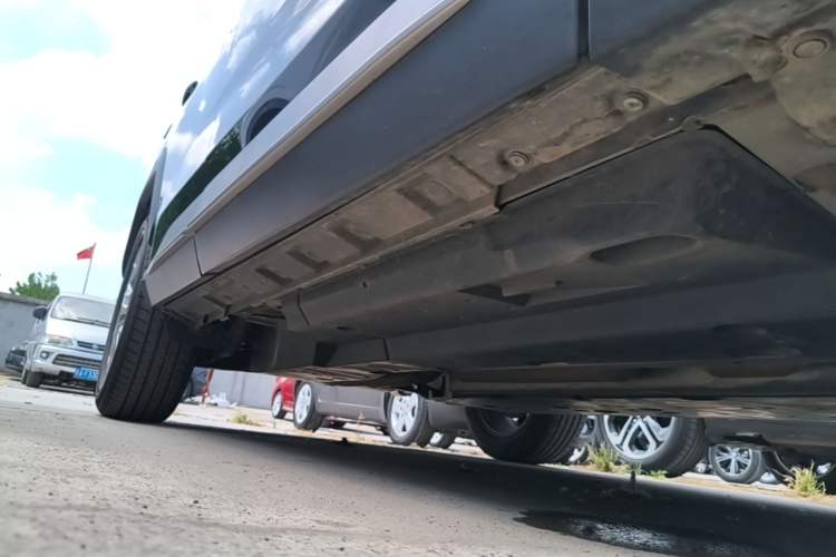 Used Toyota Wildlander 2021 2.0L CVT Two-Wheel Drive Luxury Edition Right Side Sill