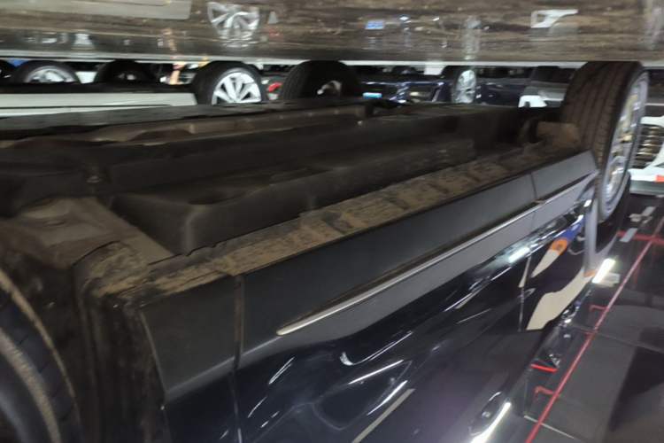 Used Toyota Wildlander 2021 2.0L CVT Two-Wheel Drive Luxury Edition Right Side Sill