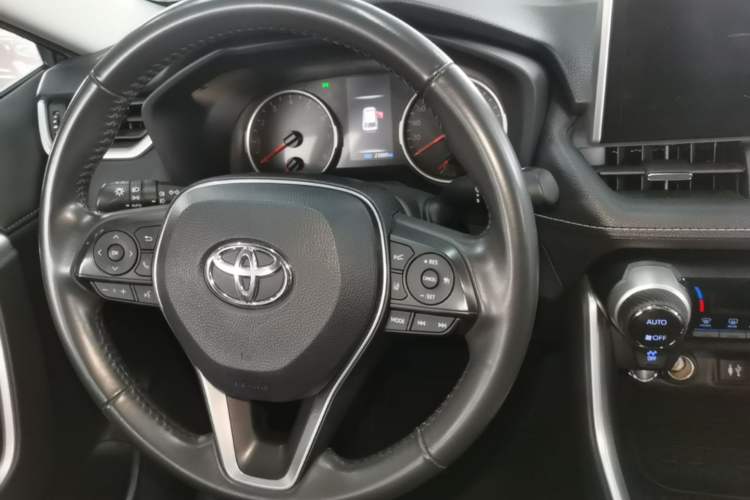 Used Toyota Wildlander 2021 2.0L CVT Two-Wheel Drive Luxury Edition Steering Wheel