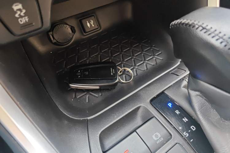 Used Toyota Wildlander 2021 Dual-Engine 2.5L E-CVT Two-Wheel Drive Luxury Edition Vehicle Key