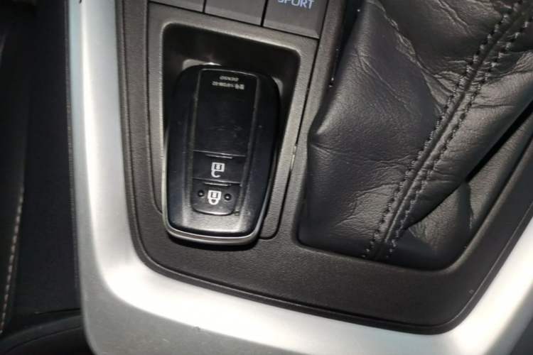 Used Toyota Wildlander 2021 2.0L CVT Two-Wheel Drive Luxury Edition Vehicle Key