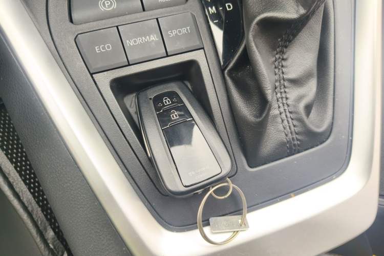 Used Toyota Wildlander 2021 2.0L CVT Two-Wheel Drive Luxury Edition Vehicle Key