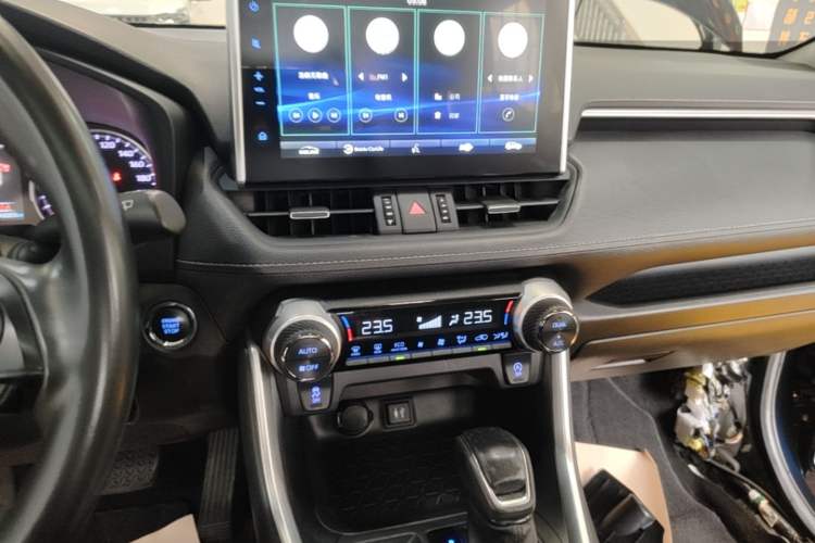 Used Toyota Wildlander 2021 2.0L CVT Two-Wheel Drive Luxury Edition Audio And AC Panel