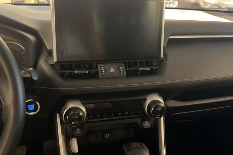 Used Toyota Wildlander 2021 2.0L CVT Two-Wheel Drive Luxury Edition Audio And AC Panel