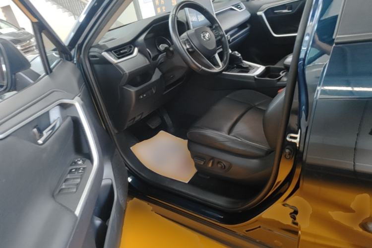 Used Toyota Wildlander 2021 2.0L CVT Two-Wheel Drive Luxury Edition Driver Seat
