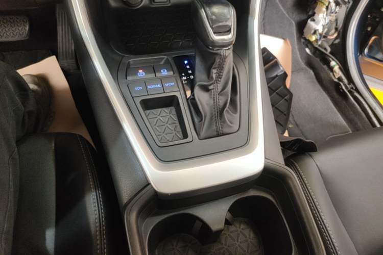 Used Toyota Wildlander 2021 2.0L CVT Two-Wheel Drive Luxury Edition Gear Lever