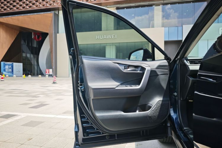 Used Toyota Wildlander 2021 2.0L CVT Two-Wheel Drive Luxury Edition Interior 10