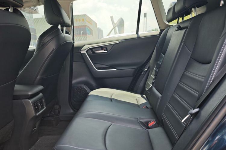 Used Toyota Wildlander 2021 2.0L CVT Two-Wheel Drive Luxury Edition Interior 12