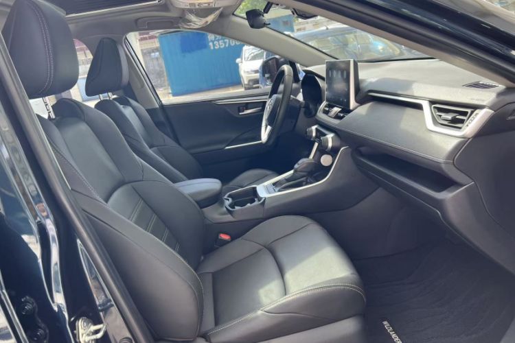 Used Toyota Wildlander 2021 2.0L CVT Two-Wheel Drive Luxury Edition Interior 3