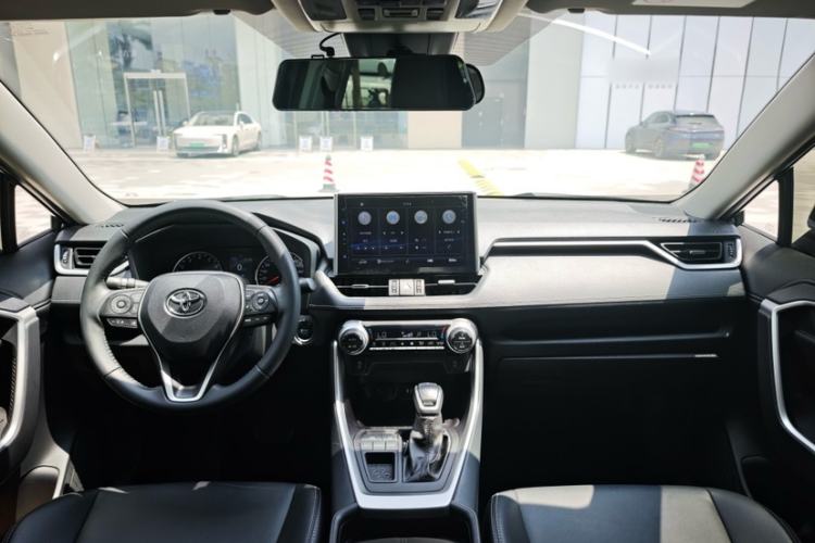 Used Toyota Wildlander 2021 2.0L CVT Two-Wheel Drive Luxury Edition Interior 4