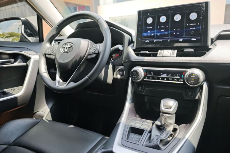 Used Toyota Wildlander 2021 2.0L CVT Two-Wheel Drive Luxury Edition Interior 5