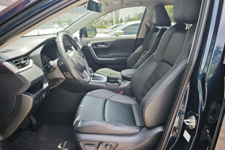 Used Toyota Wildlander 2021 2.0L CVT Two-Wheel Drive Luxury Edition Interior 6