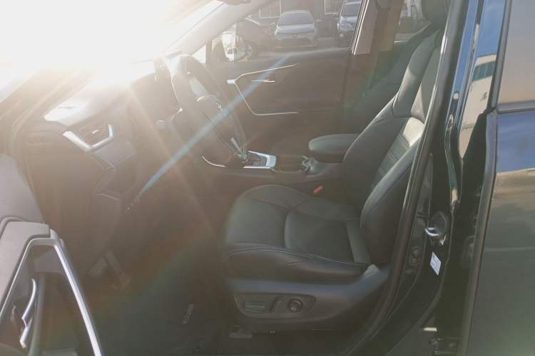 Used Toyota Wildlander 2021 Dual-Engine 2.5L E-CVT Two-Wheel Drive Luxury Edition Left Front Seat