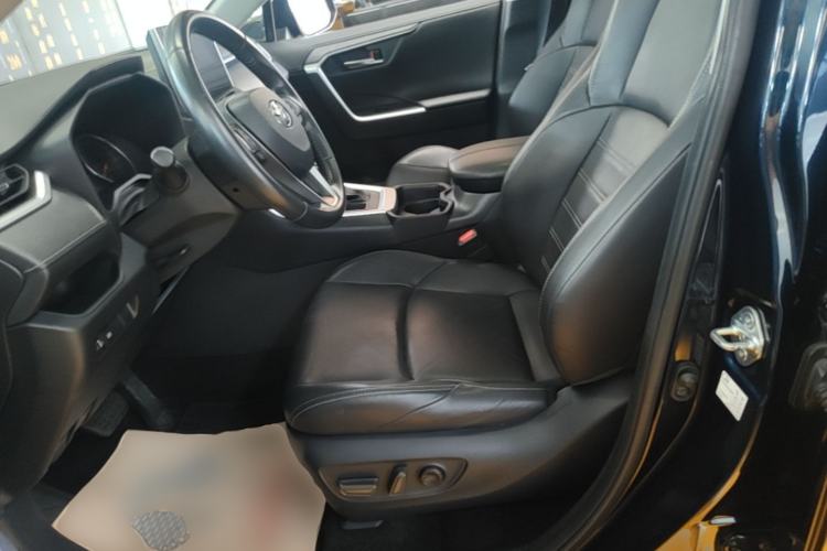 Used Toyota Wildlander 2021 2.0L CVT Two-Wheel Drive Luxury Edition Left Front Seat