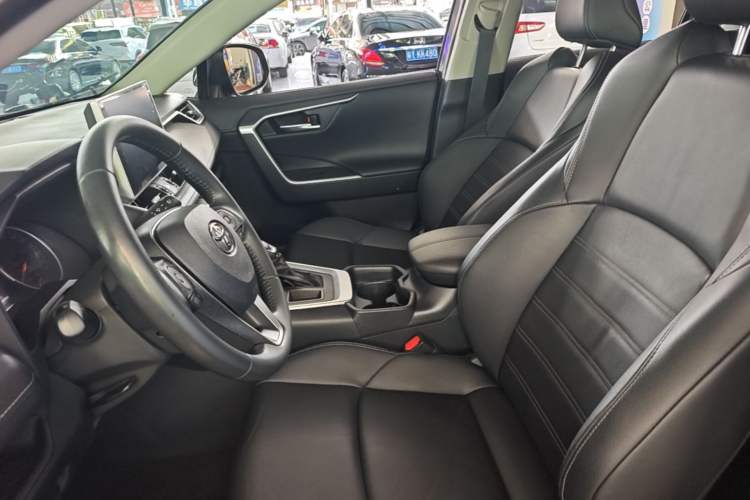Used Toyota Wildlander 2021 2.0L CVT Two-Wheel Drive Luxury Edition Left Front Seat