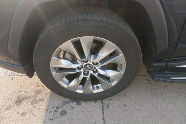Used Toyota Wildlander 2021 Dual-Engine 2.5L E-CVT Two-Wheel Drive Luxury Edition Left Front Wheel Hub