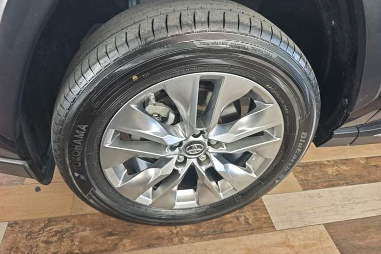 Used Toyota Wildlander 2021 2.0L CVT Two-Wheel Drive Luxury Edition Left Front Wheel Hub