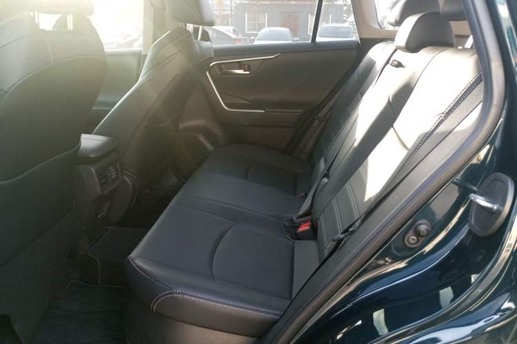 Used Toyota Wildlander 2021 Dual-Engine 2.5L E-CVT Two-Wheel Drive Luxury Edition Left Rear Seat