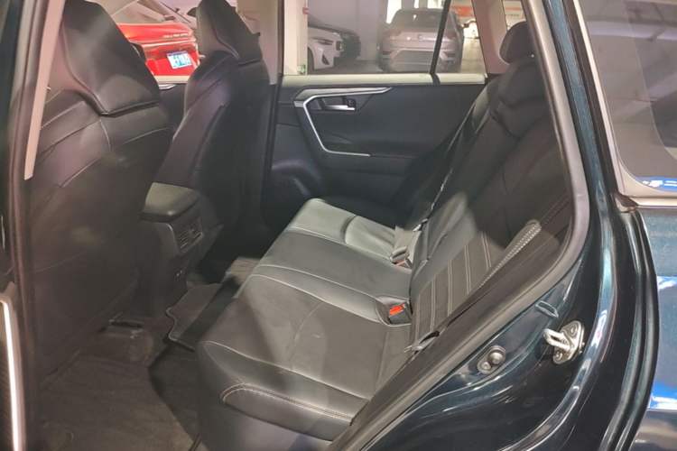 Used Toyota Wildlander 2021 Dual-Engine 2.5L E-CVT Two-Wheel Drive Luxury Edition Left Rear Seat