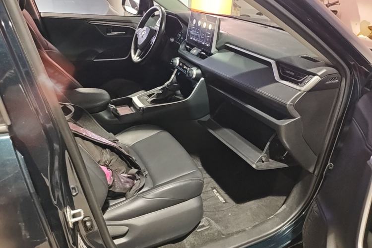 Used Toyota Wildlander 2021 Dual-Engine 2.5L E-CVT Two-Wheel Drive Luxury Edition Right Front Seat