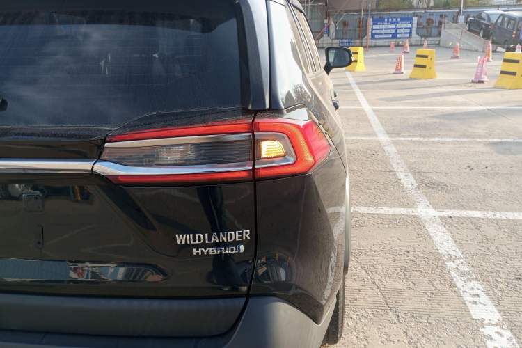 Used Toyota Wildlander 2021 Dual-Engine 2.5L E-CVT Two-Wheel Drive Luxury Edition Right Rear Taillight