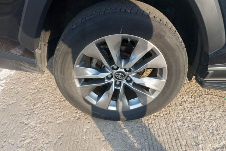 Used Toyota Wildlander 2021 Dual-Engine 2.5L E-CVT Two-Wheel Drive Luxury Edition Right Rear Wheel Hub