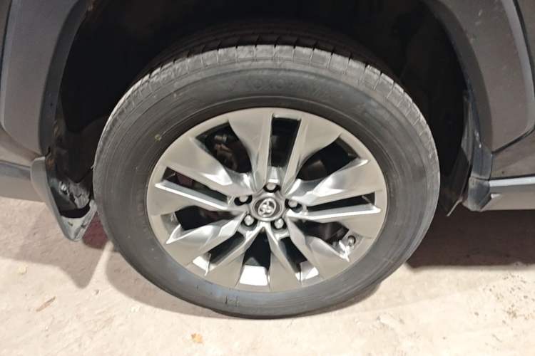 Used Toyota Wildlander 2021 Dual-Engine 2.5L E-CVT Two-Wheel Drive Luxury Edition Right Rear Wheel Hub