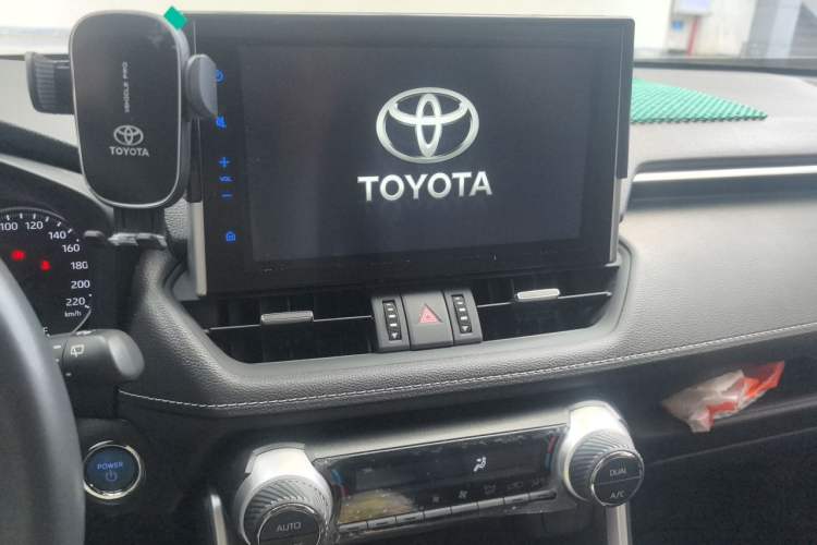 Used Toyota Wildlander 2021 Dual-Engine 2.5L E-CVT Two-Wheel Drive Luxury Edition Audio And AC Panel