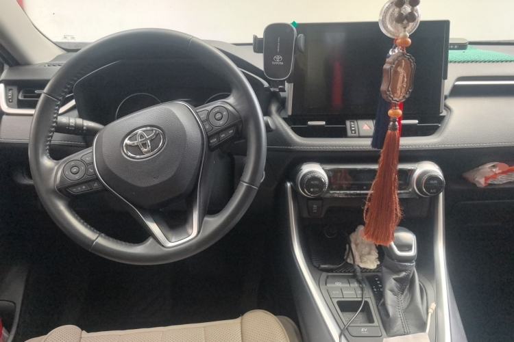 Used Toyota Wildlander 2021 Dual-Engine 2.5L E-CVT Two-Wheel Drive Luxury Edition Center Console