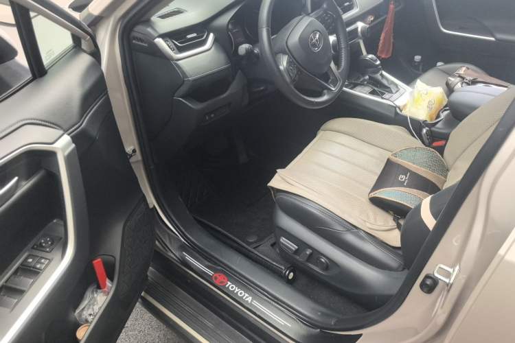 Used Toyota Wildlander 2021 Dual-Engine 2.5L E-CVT Two-Wheel Drive Luxury Edition Driver Seat