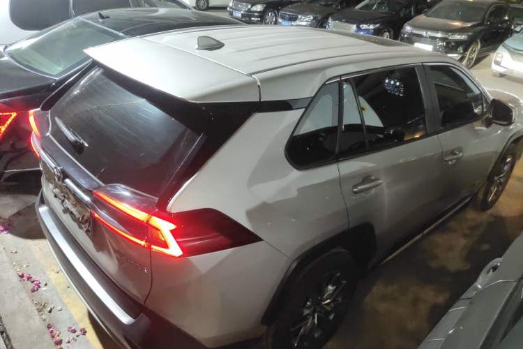 Used Toyota Wildlander 2021 2.0L CVT Two-Wheel Drive Luxury Edition Exterior 5