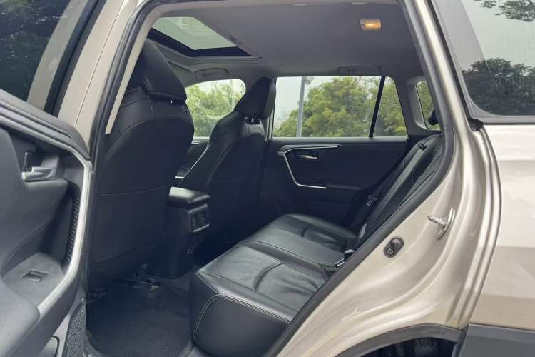 Used Toyota Wildlander 2021 2.0L CVT Two-Wheel Drive Luxury Edition Interior 10