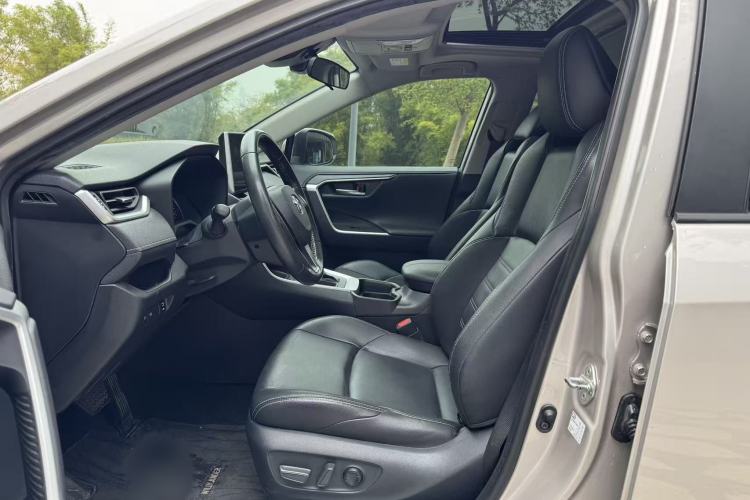 Used Toyota Wildlander 2021 2.0L CVT Two-Wheel Drive Luxury Edition Interior 11