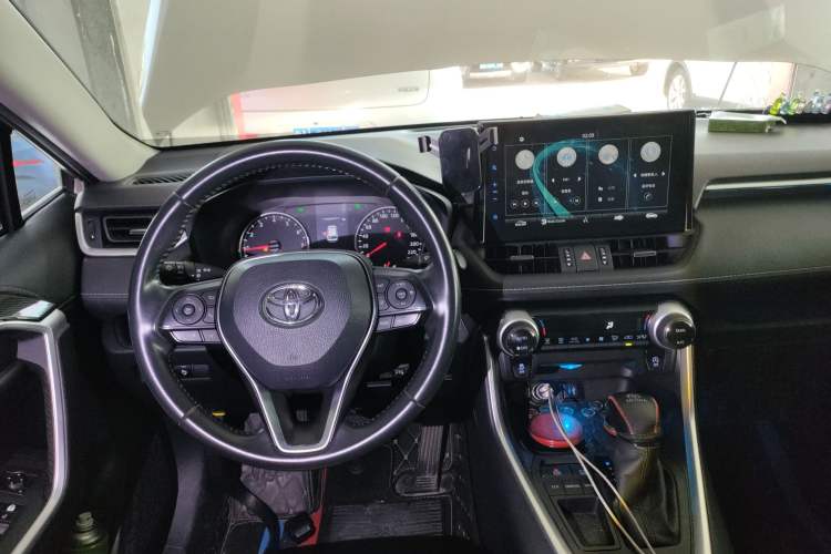 Used Toyota Wildlander 2021 2.0L CVT Two-Wheel Drive Luxury Edition Interior 2