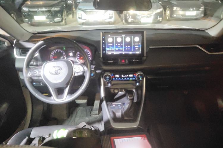 Used Toyota Wildlander 2021 2.0L CVT Two-Wheel Drive Luxury Edition Interior 2