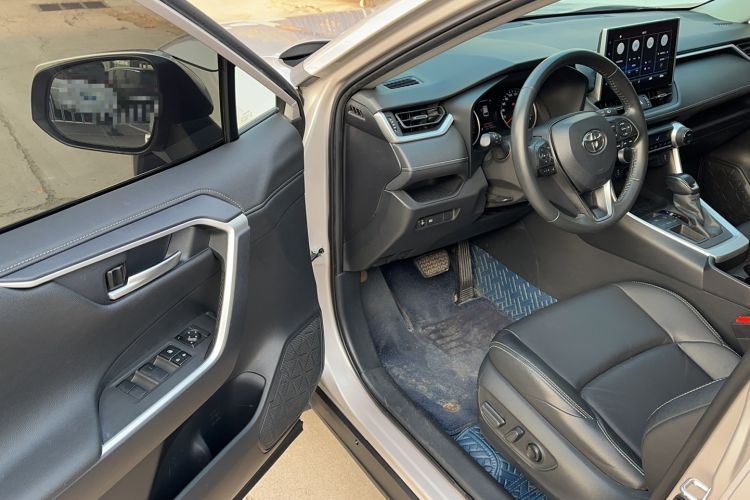 Used Toyota Wildlander 2021 2.0L CVT Two-Wheel Drive Luxury Edition Interior 2