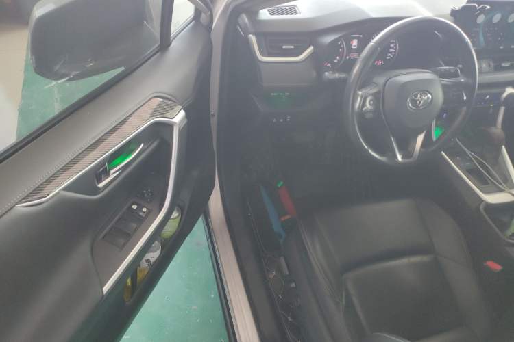 Used Toyota Wildlander 2021 2.0L CVT Two-Wheel Drive Luxury Edition Interior 3