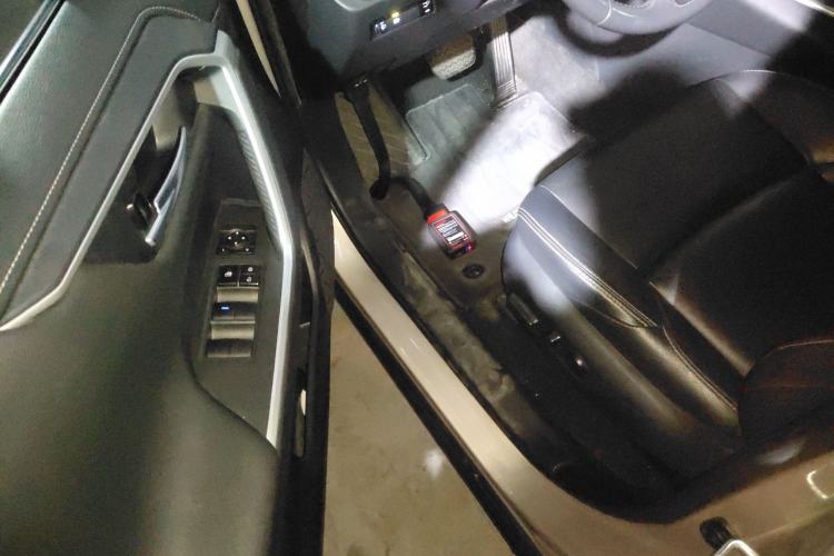Used Toyota Wildlander 2021 2.0L CVT Two-Wheel Drive Luxury Edition Interior 3