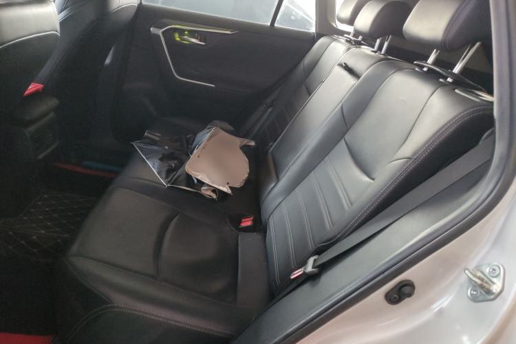 Used Toyota Wildlander 2021 2.0L CVT Two-Wheel Drive Luxury Edition Interior 4
